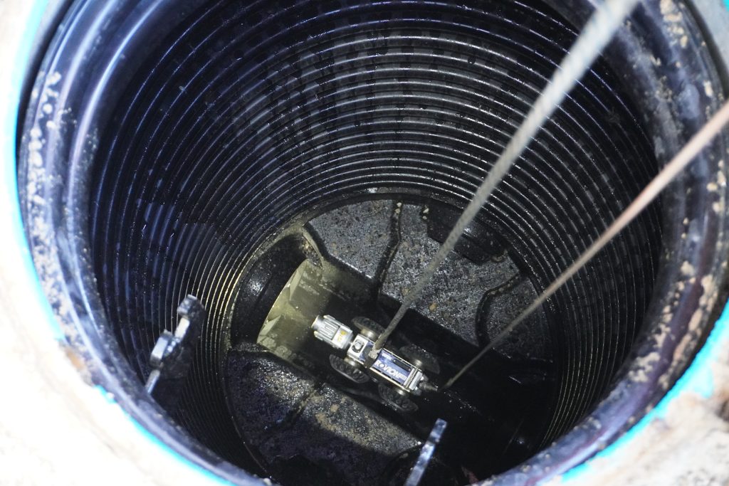 Caméra d'inspection dans une canalisation